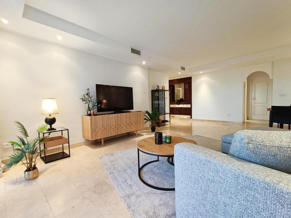 Oasis 3 Bedroom Golden Mile Apartment *